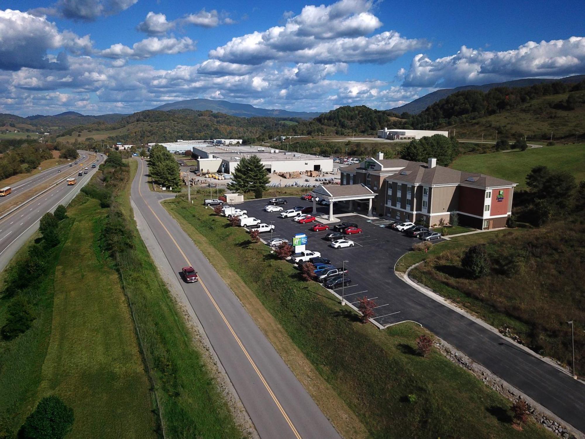 Holiday Inn Express&Suites Lebanon Exterior foto